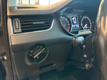 Skoda Octavia Combi Soleil *ACC*NAVI*PDC*SZHZ*APPLE*
