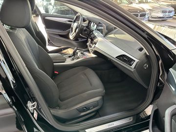 Fahrzeugabbildung BMW 520d Alarm ParkAssist Kamera LED LiveCockpitPlus