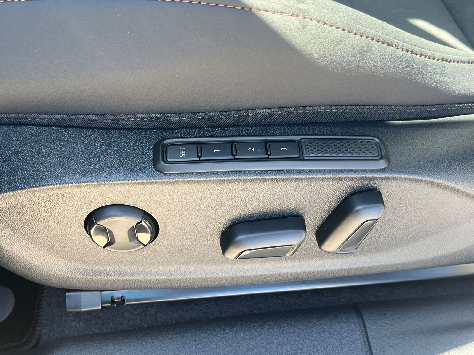 Immagine del veicolo CUPRA Terramar 1.5 eTSI Dinamica Edge package HUD 19"