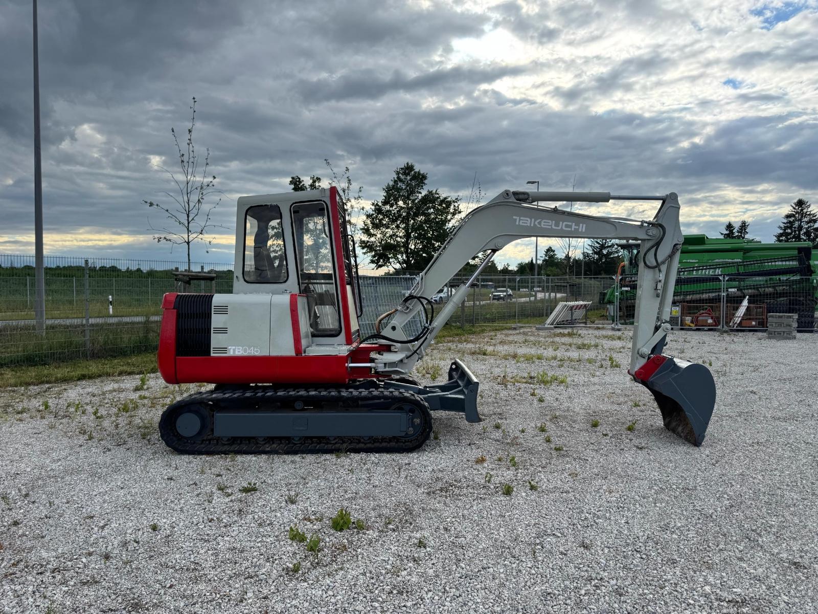 Takeuchi TB045