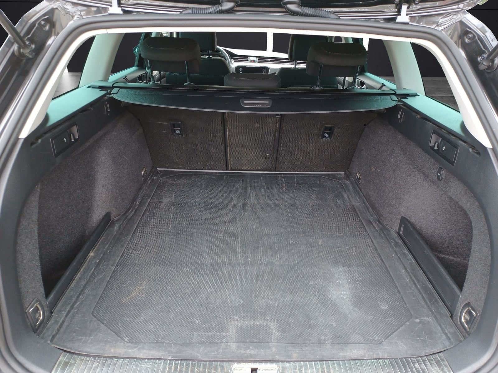 Fahrzeugabbildung Volkswagen Passat Variant TDI Business Matrix Navi ACC RFK