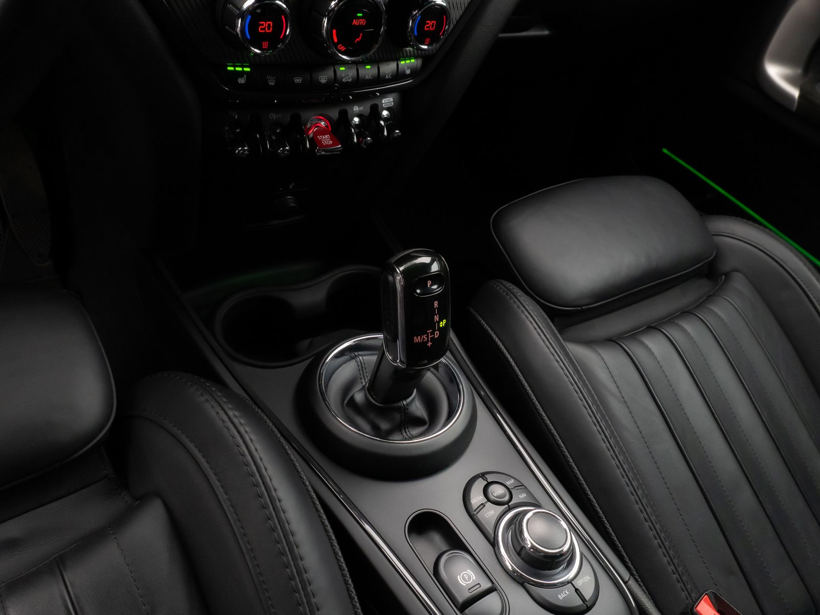 Fahrzeugabbildung MINI Cooper SD Countryman ALL4 HUD DAB Kamera 19Zoll