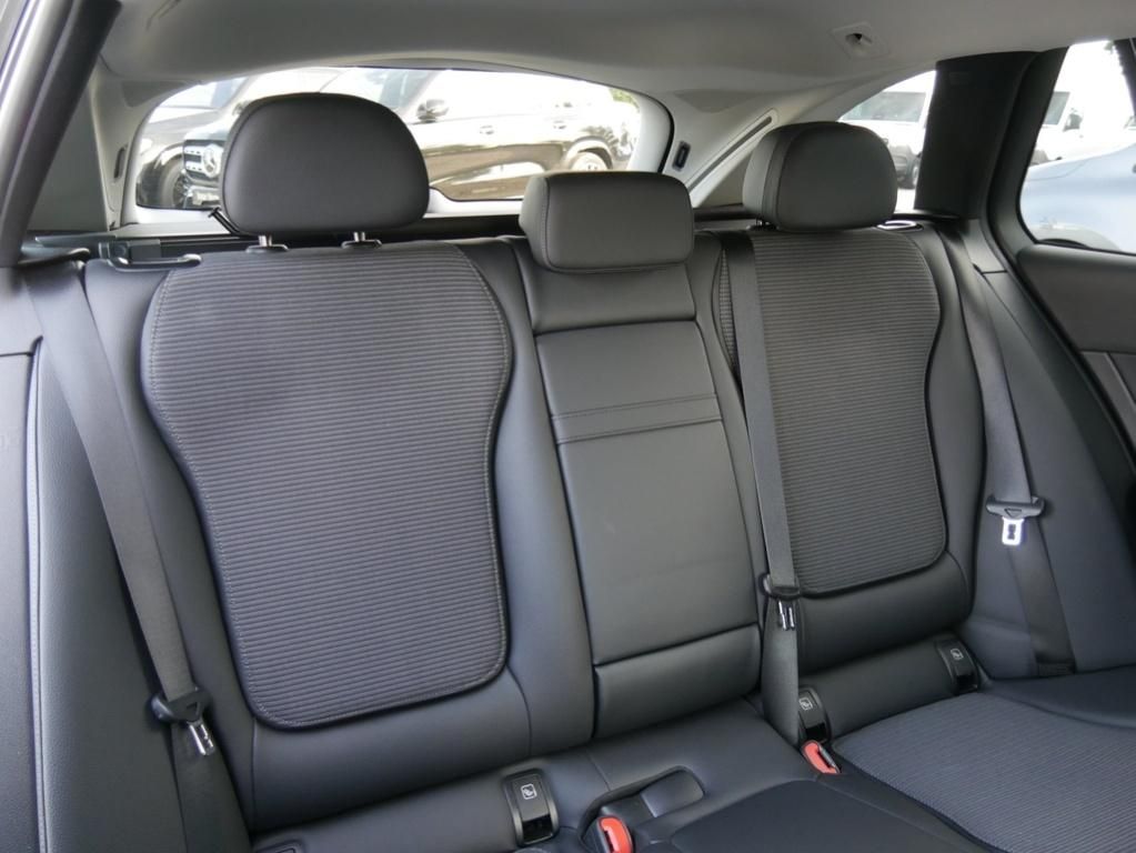 Mercedes-Benz C 300 d T |Avantgarde|DISTR|NAVI|KEYL|AHK|LED|LM