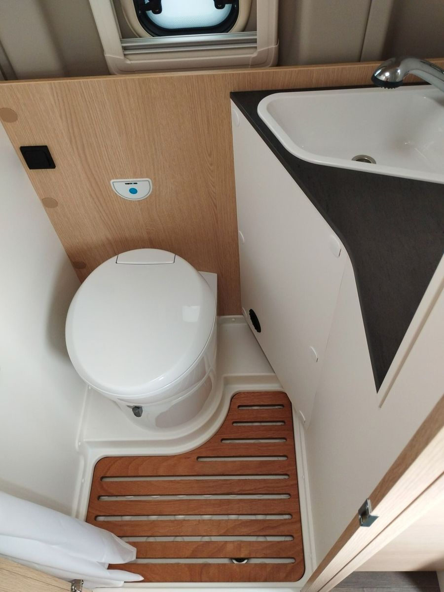 Fahrzeugabbildung Sunlight Adventure Cliff 640 Automatik, Dörr Edition, LT