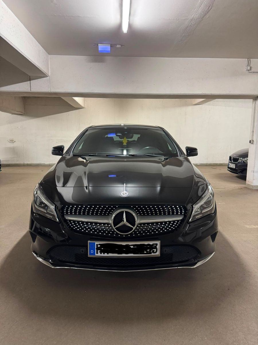 MERCEDES-BENZ CLA 200 -
