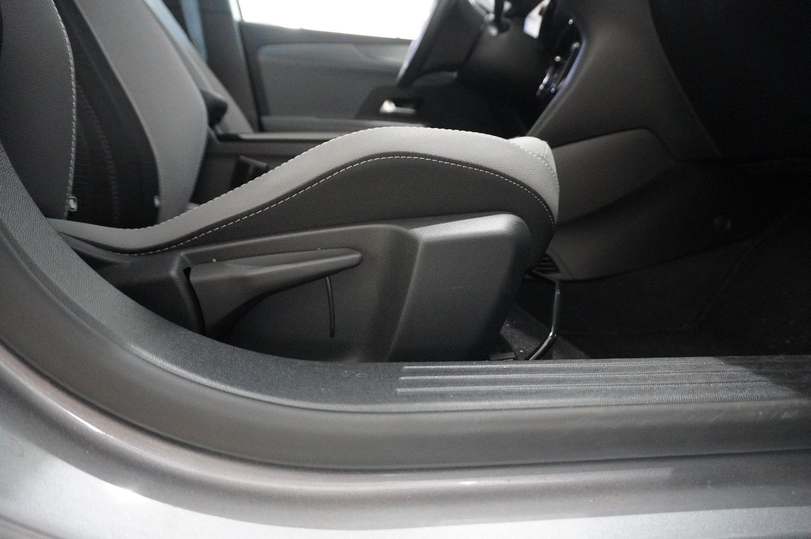 Fahrzeugabbildung Opel Mokka-e ELEGANCE 3-PHASIG NAVI/LED/VIRTU/SHZ/DAB