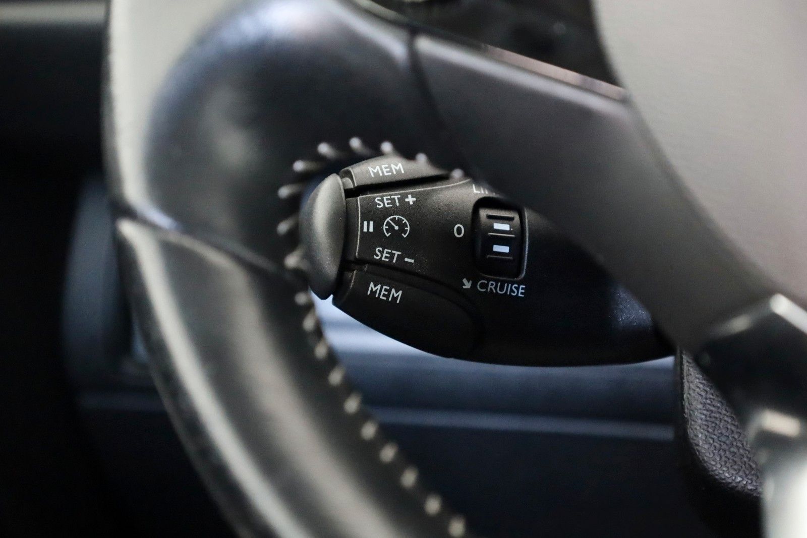 Fahrzeugabbildung Peugeot 308 Active Navi,SH,PDC,Kamera,SR+WR