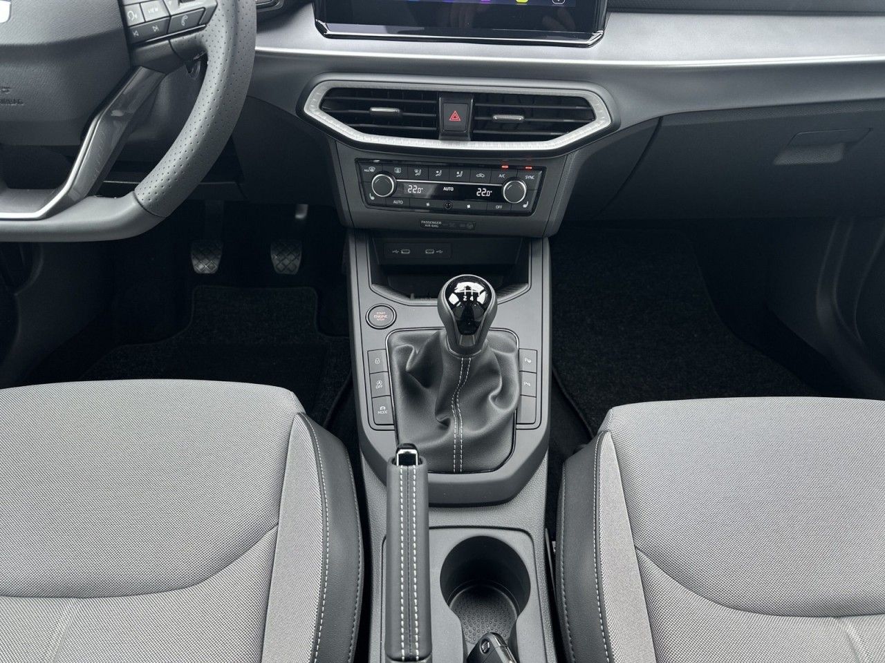 Fahrzeugabbildung SEAT Arona FR 1.0 TSI 116 PS 6-Gang - mit KI generiert/bearbeitet