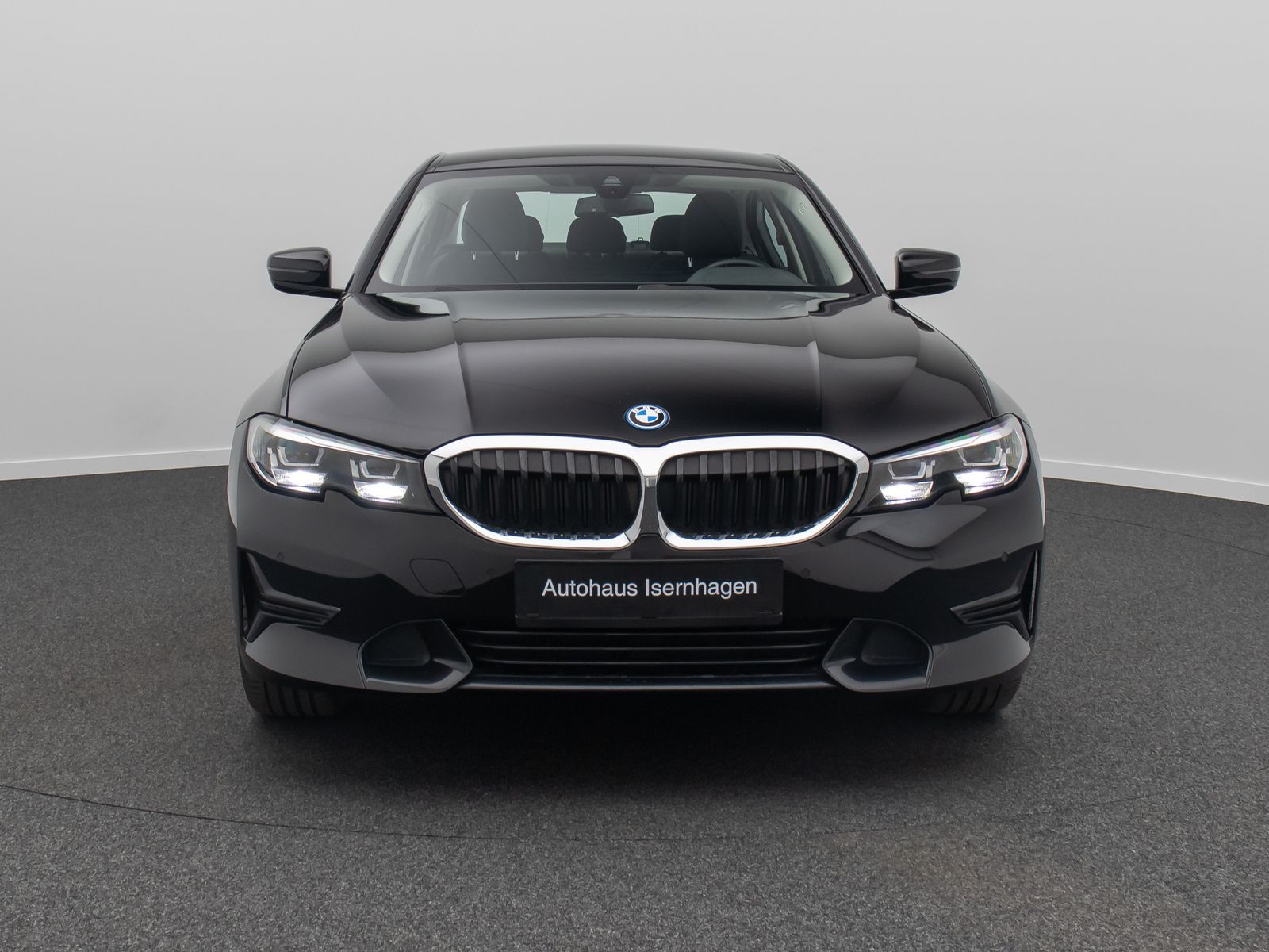 Fahrzeugabbildung BMW 320e Sport Line Alarm DAB PDC GeschwindigReg 18"