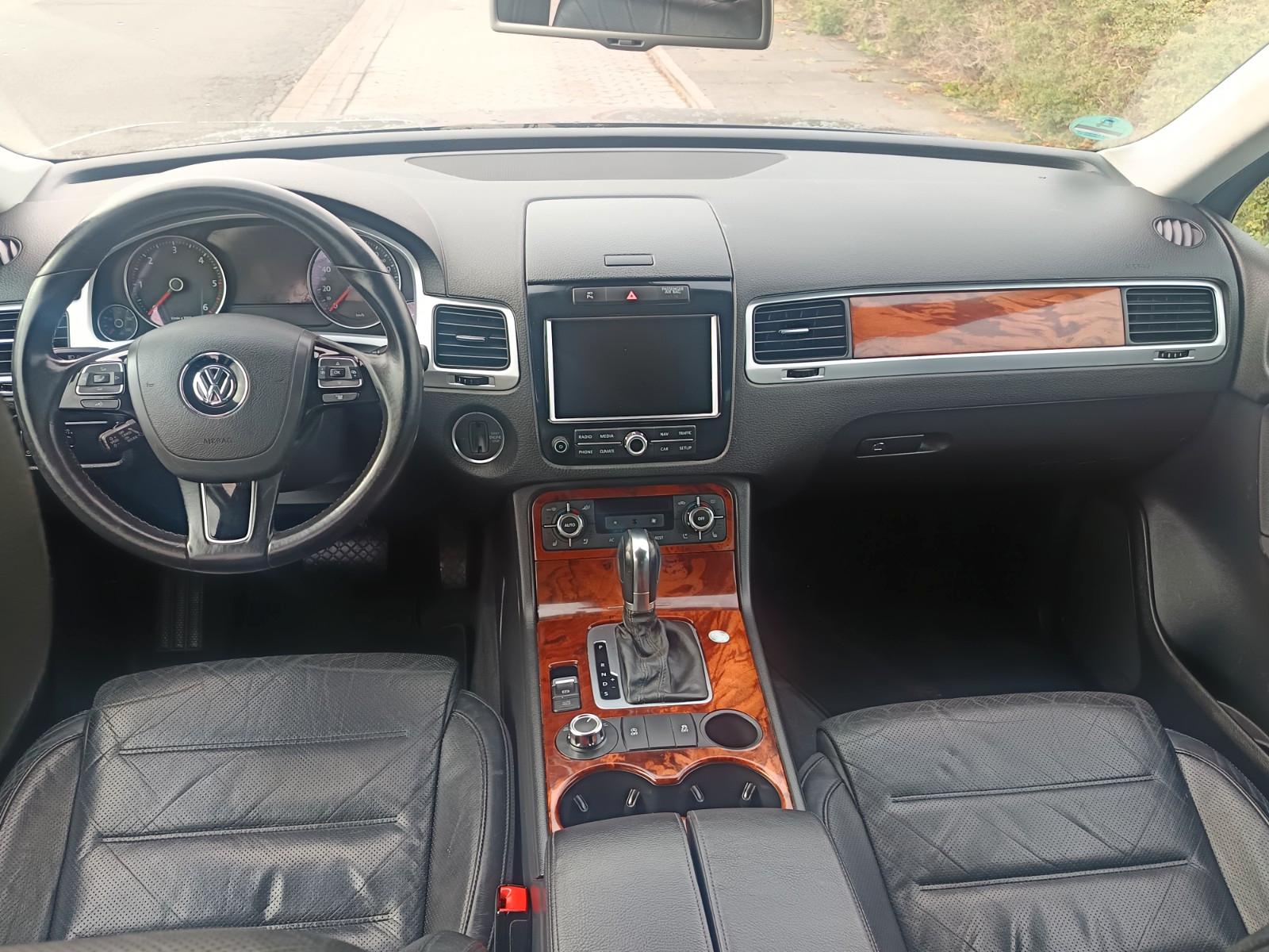 Volkswagen Touareg 2010 — photo 11