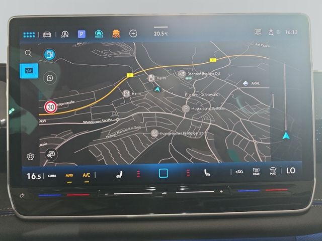 Tiguan R-LINE 2.0 TDI LED+NAVI+AHK+RFK+ACC+SHZ