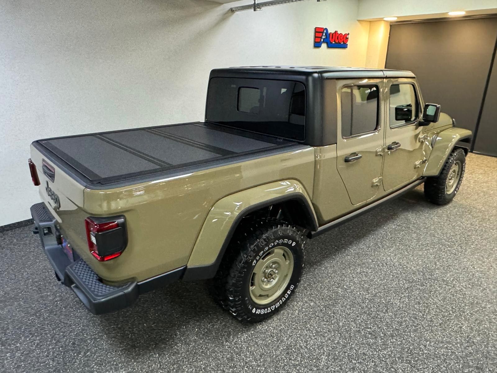 Fahrzeugabbildung Jeep GLADIATOR WILLYS '41 ED. 3.6L-V6 HARDTOP-SOFTTOP