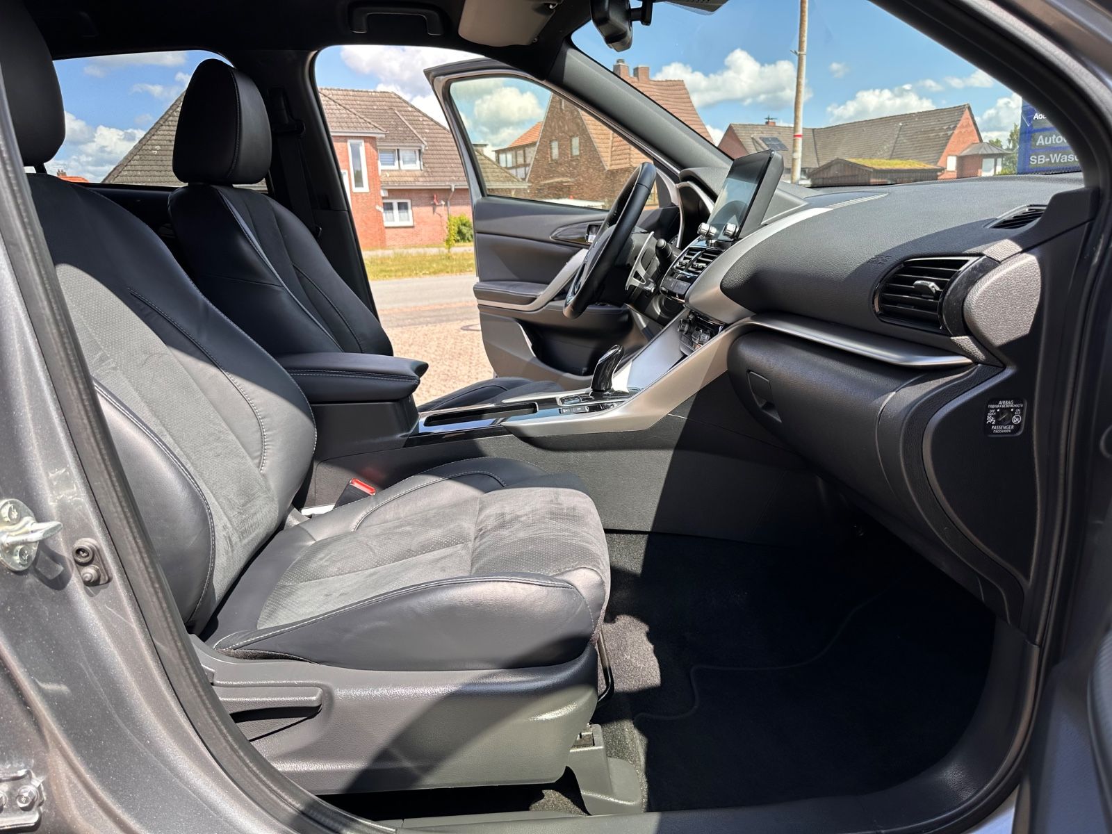 Fahrzeugabbildung Mitsubishi Eclipse Cross 2.4 Hybrid 4WD Select AHK/ACC/360°