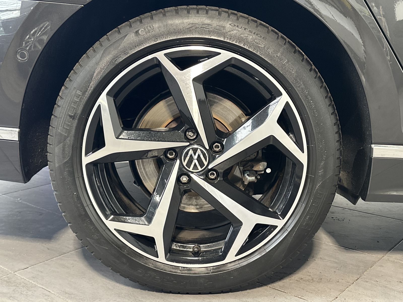 Fahrzeugabbildung Volkswagen Passat Variant 2.0 TDI DSG 4M R-Line NAV+LED+H&K