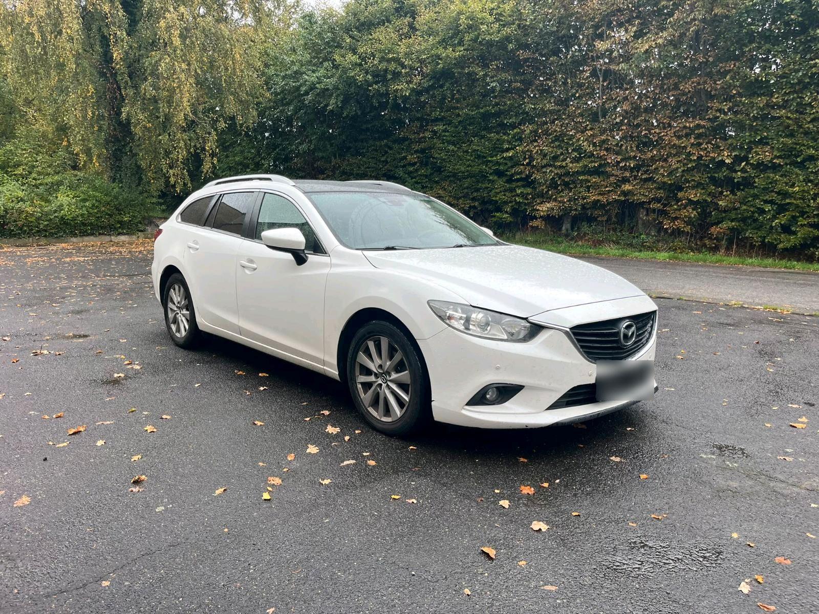 Mazda 2 2013 — вигляд ззаду