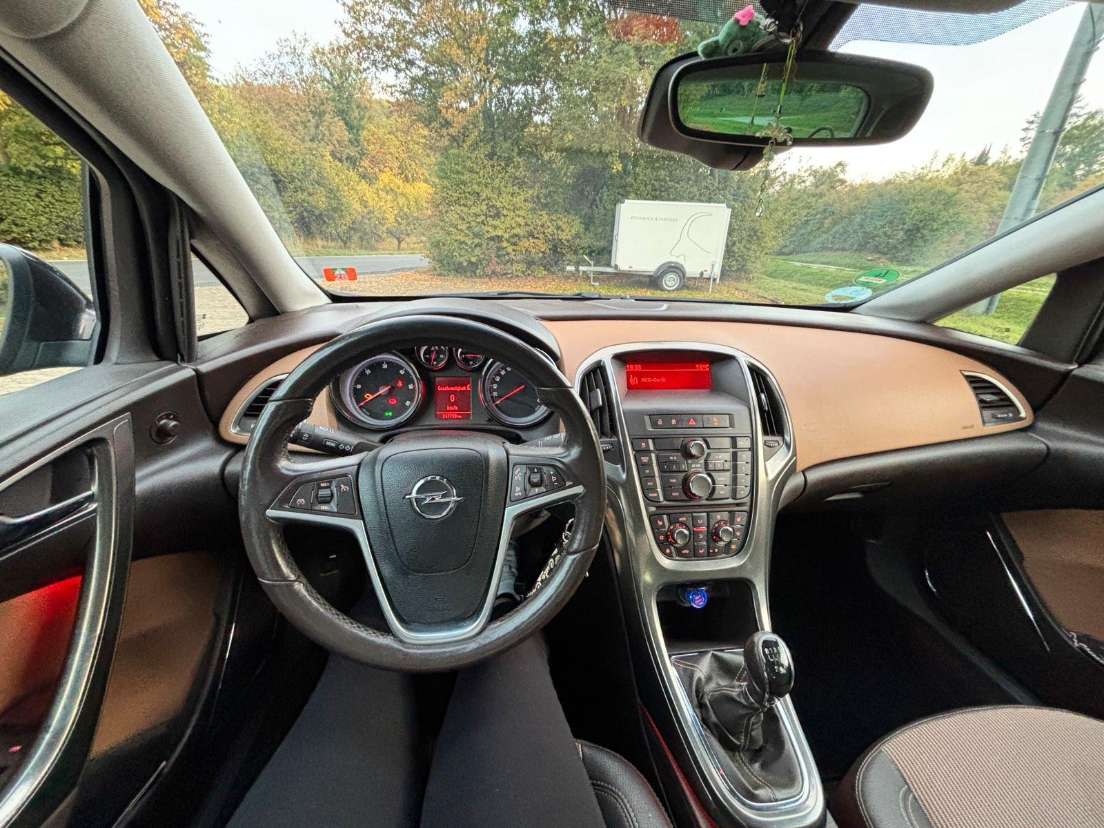 Opel Astra 2011 — photo 5
