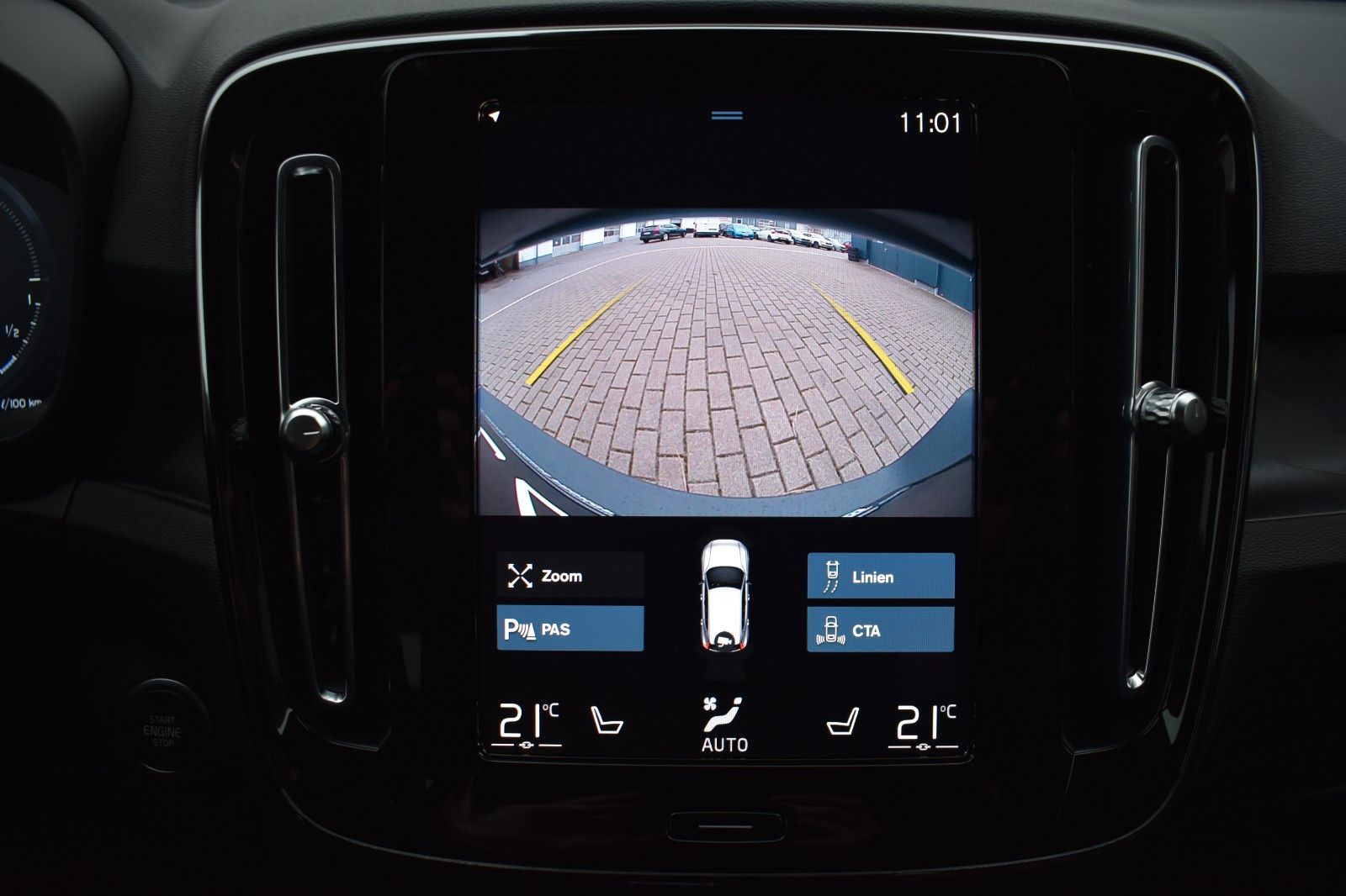 Fahrzeugabbildung Volvo XC40 T5 Recharge 2WD Plus Dark*RFK*H&K*ACC