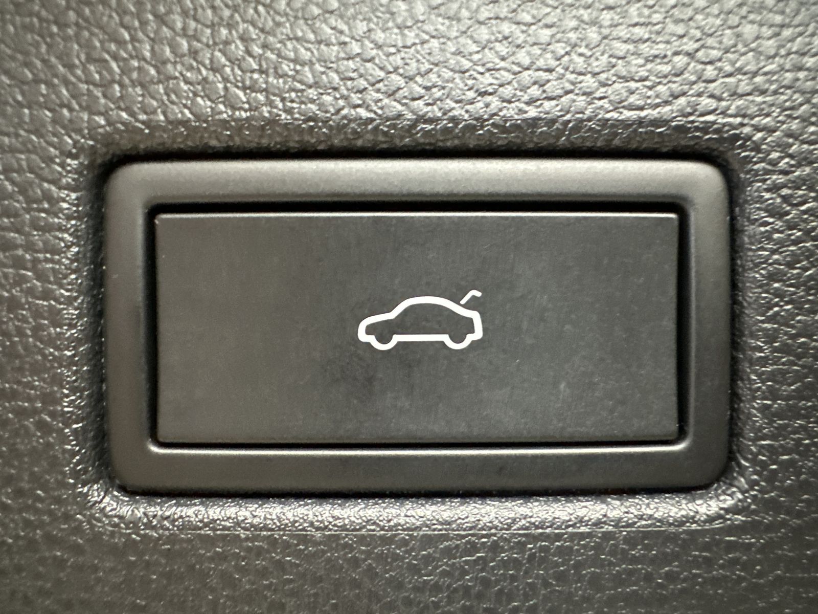 Fahrzeugabbildung Volkswagen Tiguan 2.0 TDI DSG Life NAV+LED+CARPLAY+KAM+ACC