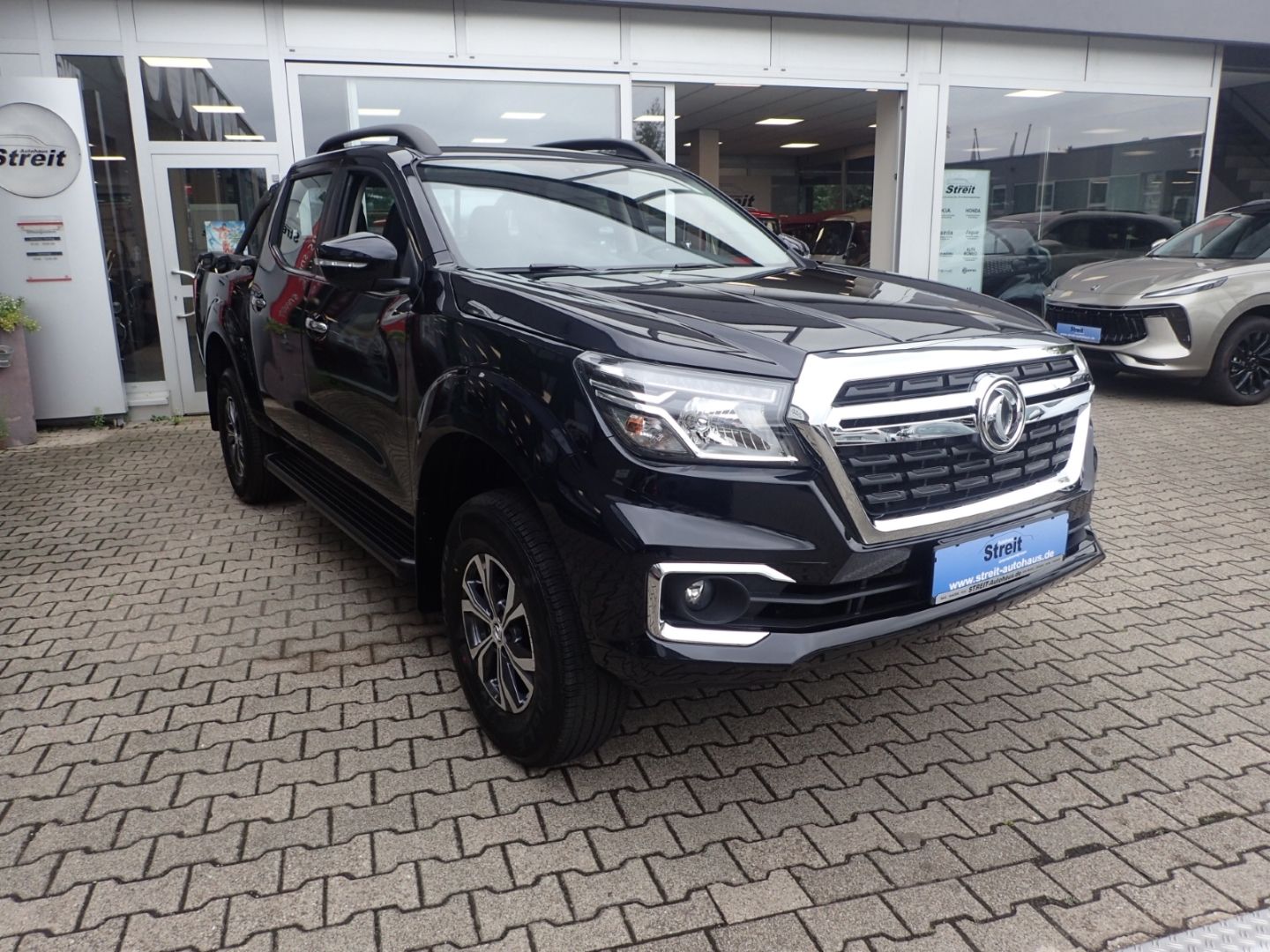 Fahrzeugabbildung DFSK Rich 6 4x4 Diesel Pick Up 3T-Zuglast 360°Cam App