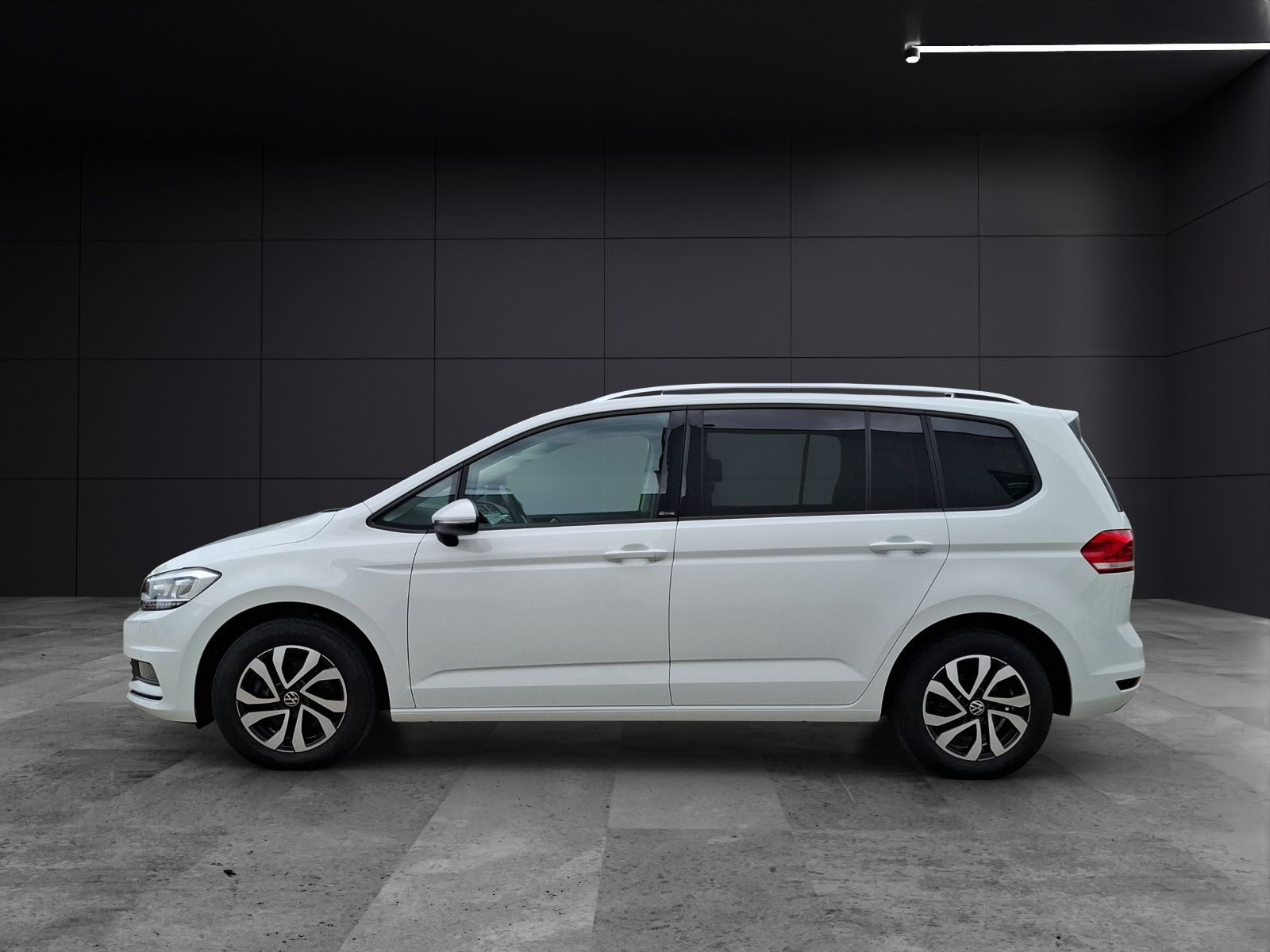 Fahrzeugabbildung Volkswagen Touran TSI Active DSG LED AHK Navi ACC SHZ PDC