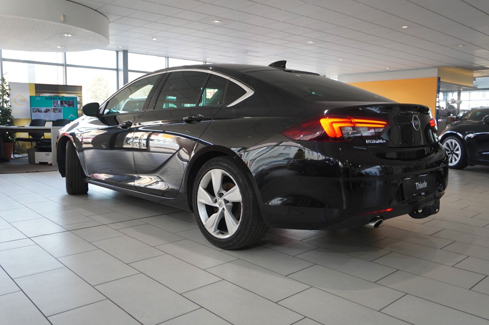 Fahrzeugabbildung Opel Insignia B GS 2.0D DYNAM. NAVI/LED/KAMERA/SH/AHK