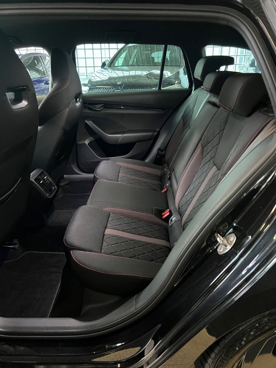 Fahrzeugabbildung SKODA Octavia  RS *HEAD-UP*4x SITZHEIZUNG*KAMERA*VIRT*