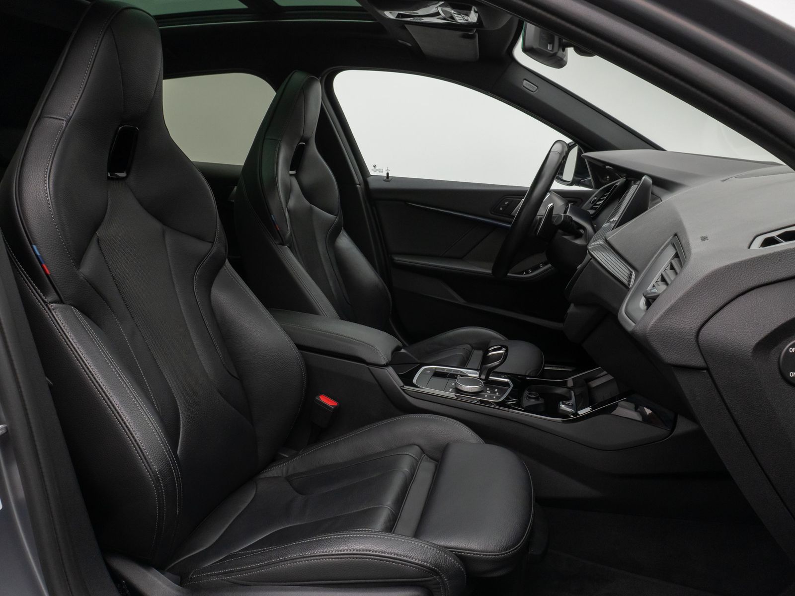 Fahrzeugabbildung BMW M135i xD Panorama Kamera HUD DAB H/K Komfort 18"
