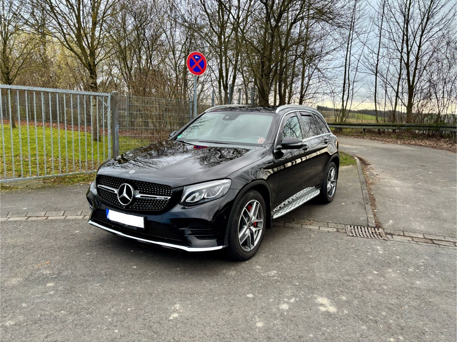 MERCEDES-BENZ GLC 250 4MATIC / AMG / Navi / SHZ / Sport