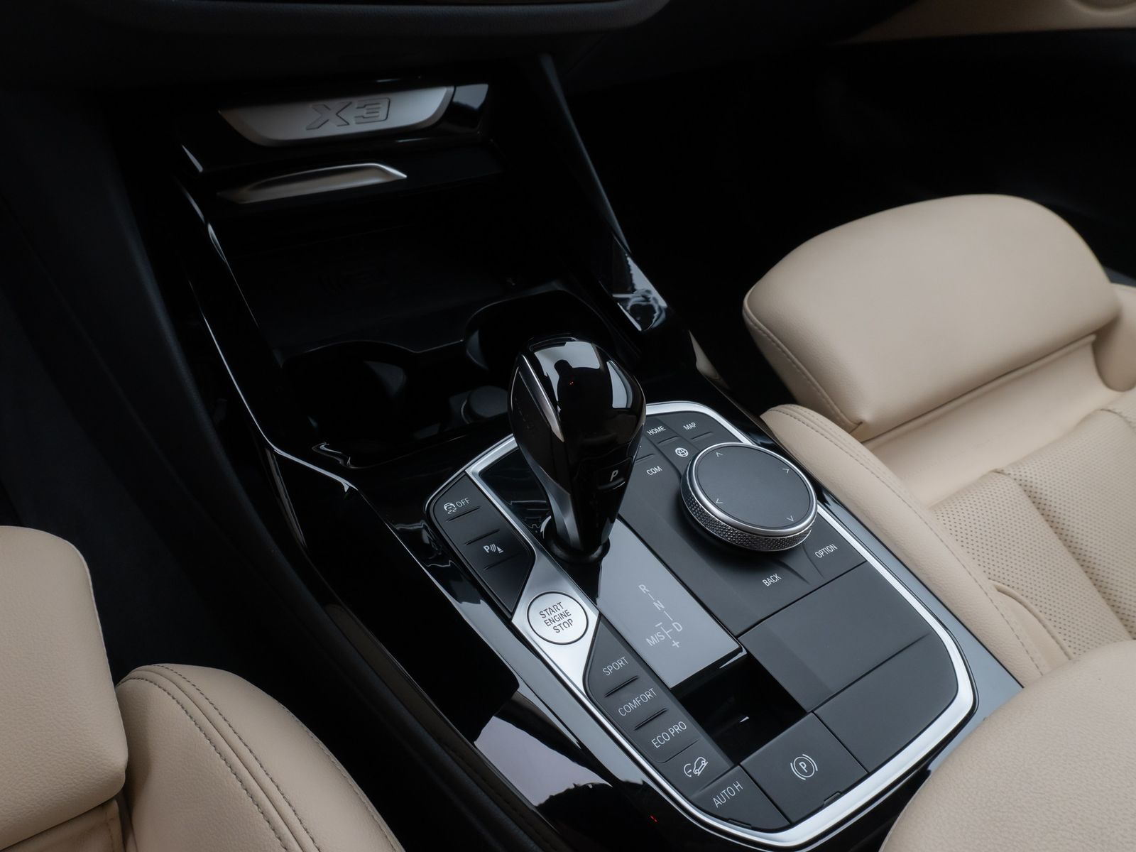 Fahrzeugabbildung BMW X3 xD20d Kamera HUD DAB HiFi Komfort Leder Sport