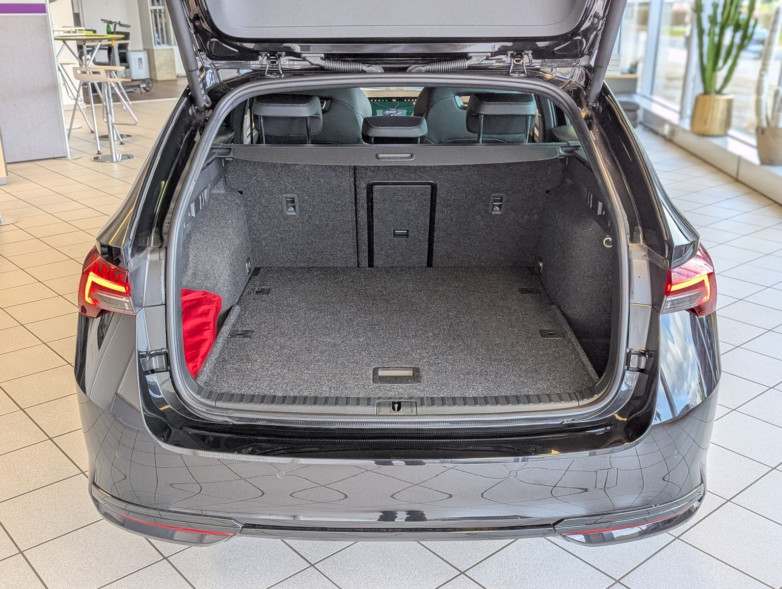 SKODA Octavia 2.0 TDI DSG Sportline Matix Assist+ 18" - Image 16