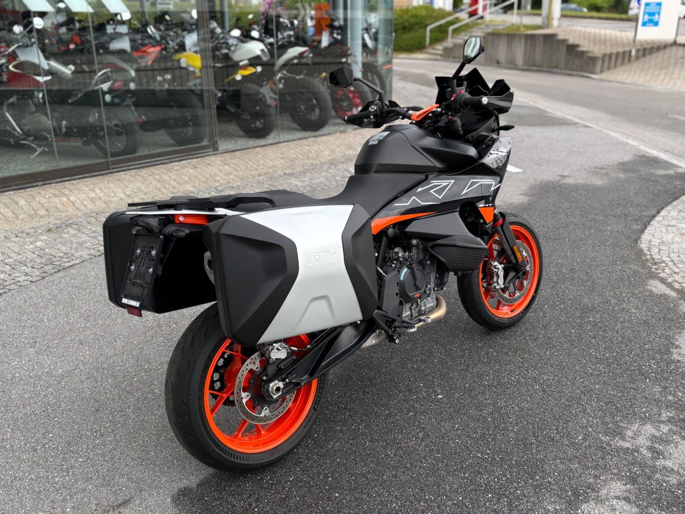 Fahrzeugabbildung KTM 890 SMT Modell 2023 Quickshifter, 2x Koffer