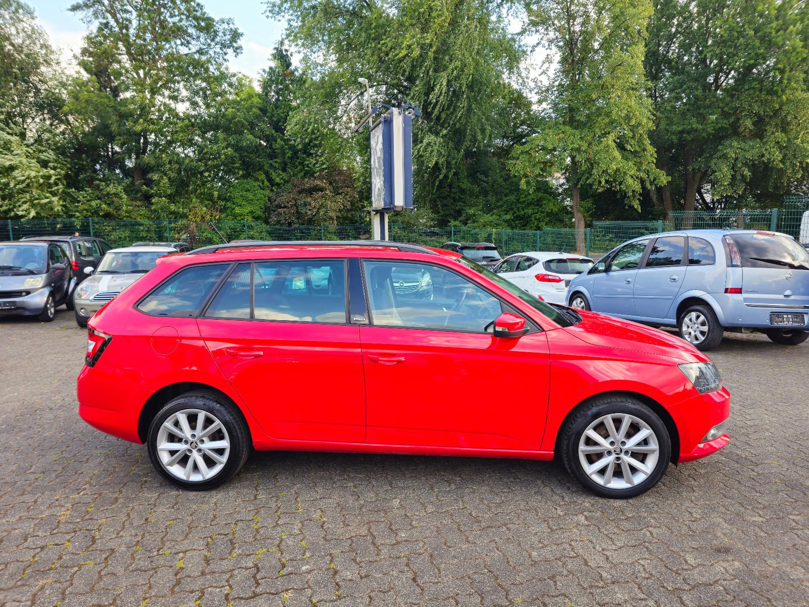 Skoda Fabia Combi Joy Bi-Xenon* Navi*16"Alufelgen