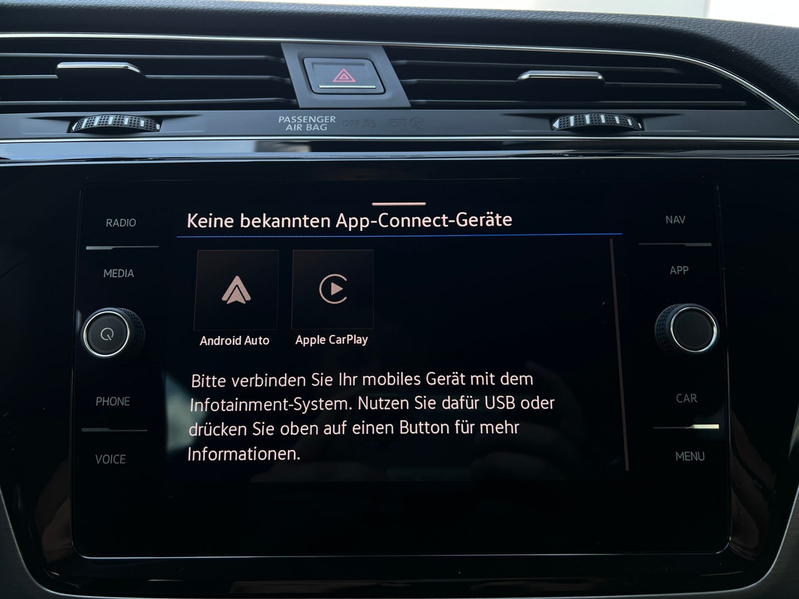Fahrzeugabbildung Volkswagen Touran Comfortline 1.5 TSI DSG *LED, AHK, 7-Sitz