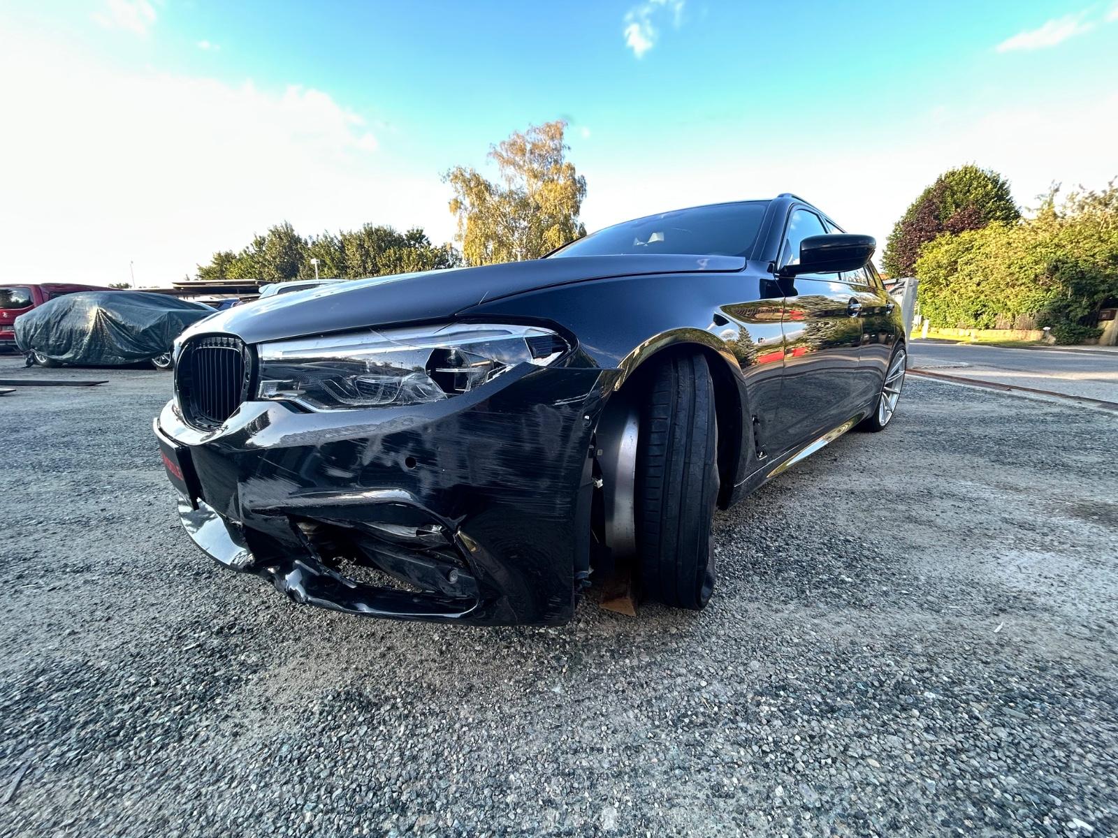 BMW 530 d xDrive M Sport Leder Navi LED Panorama