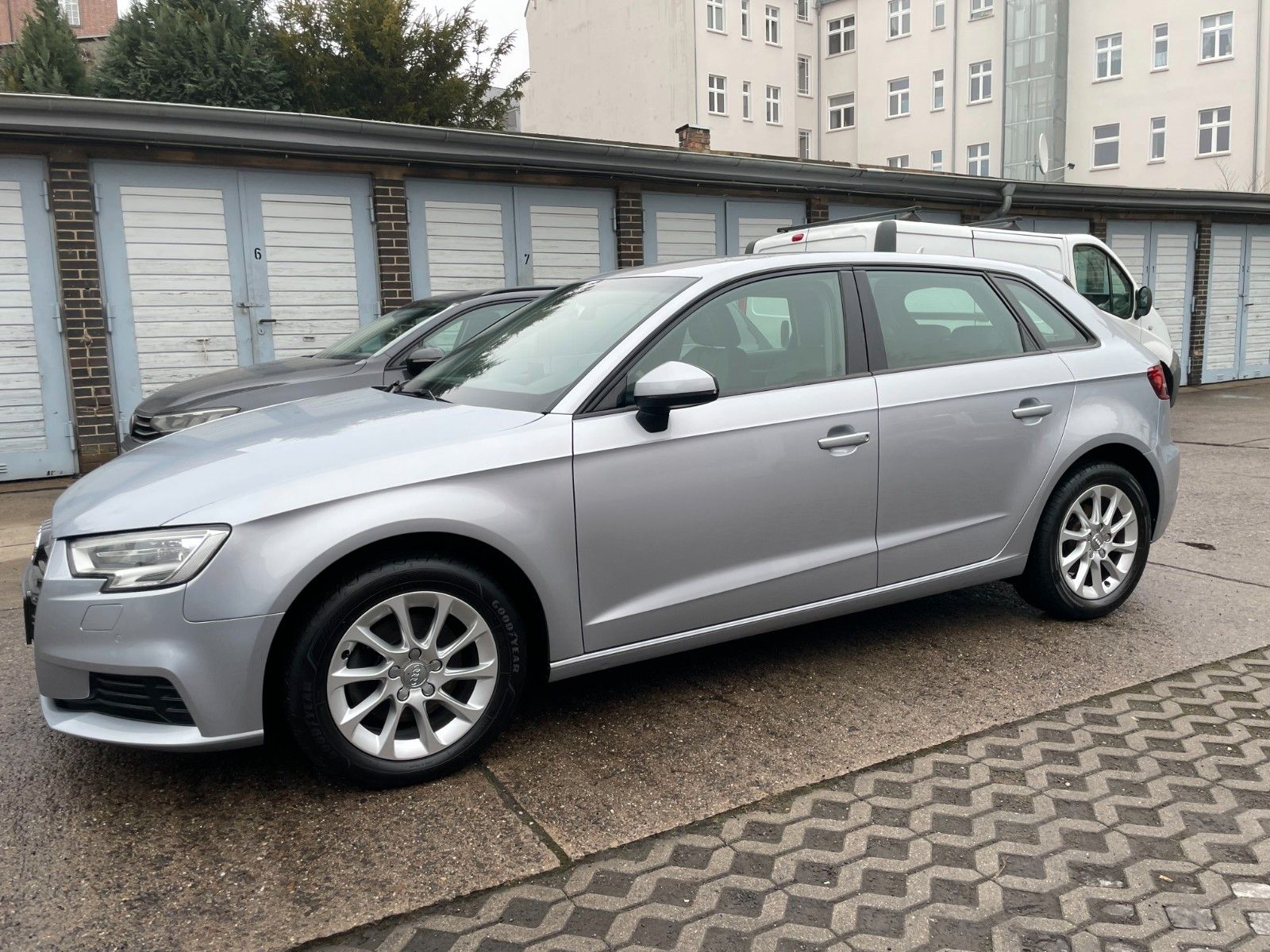 Audi A3 Sportback 1.6 TDI S-Tronic Navi Leder Xenon foto 7