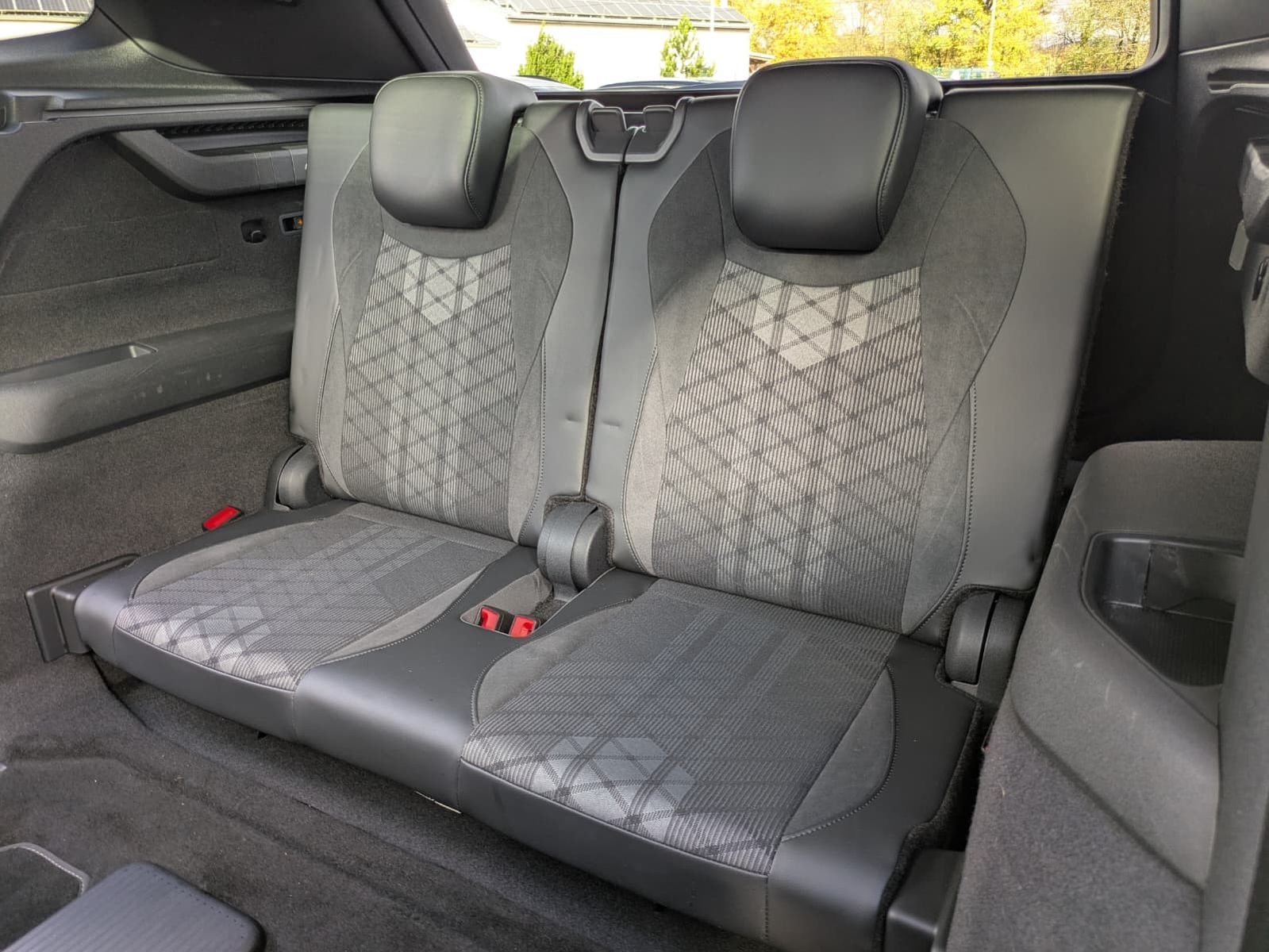 Fahrzeugabbildung Volkswagen Tayron 2.0 TDI 4M R-Line 7Si*MATRIX*AHK*PANO*HUD