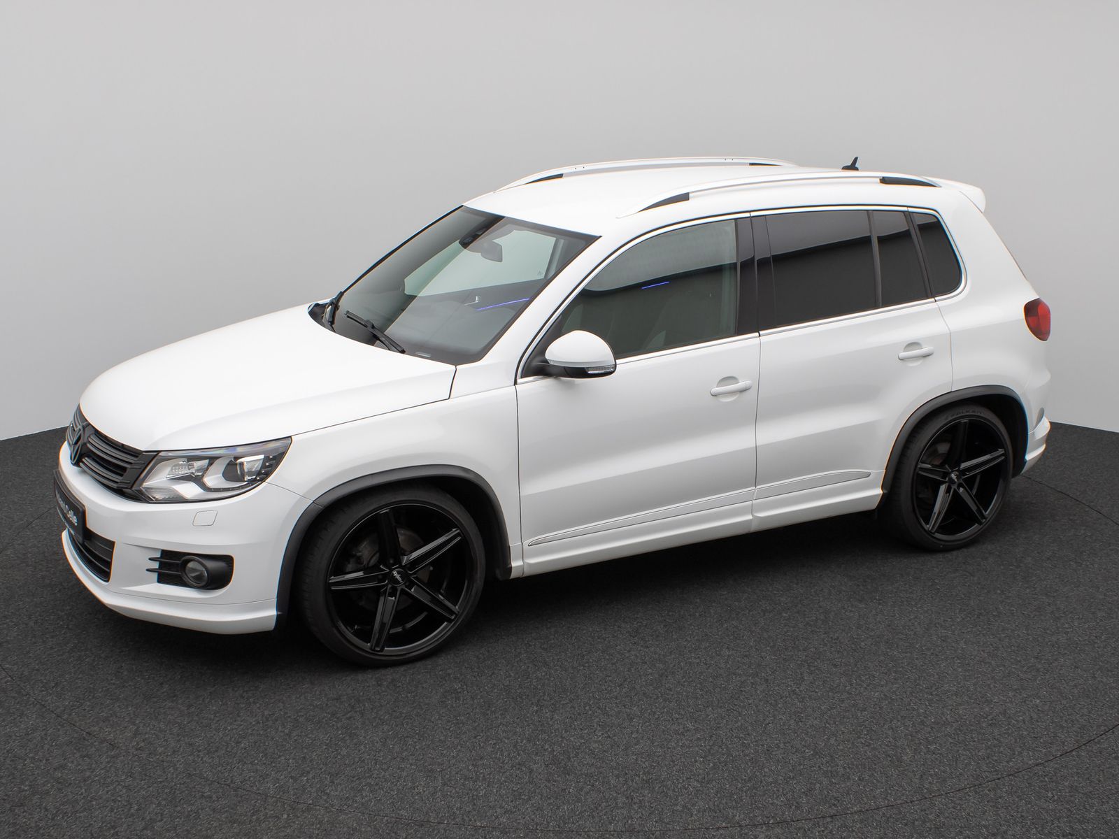 Fahrzeugabbildung Volkswagen Tiguan R-Line Xenon DAB Sitzhzg. AHK 8FACH