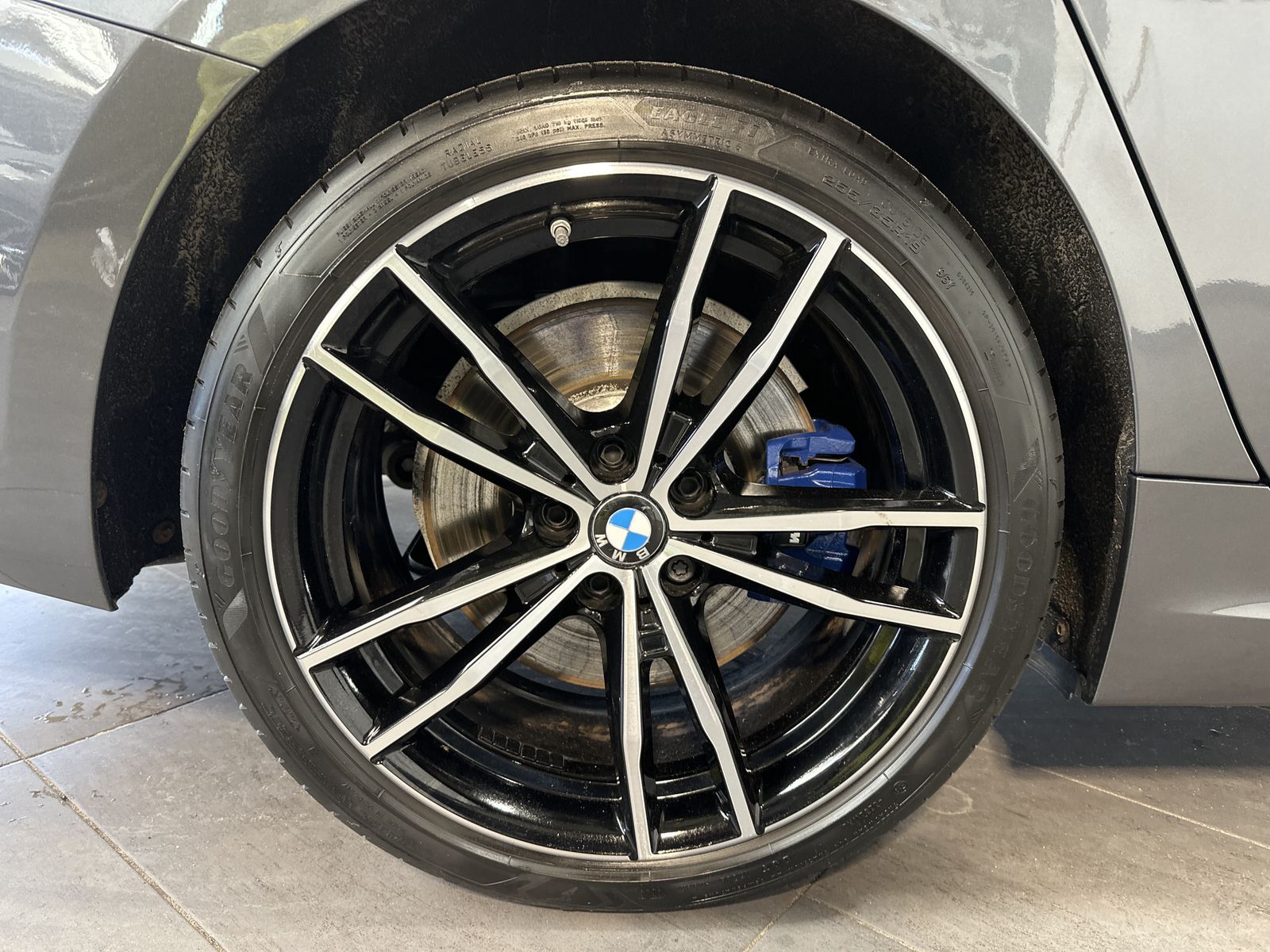 Fahrzeugabbildung BMW 330e Touring M-Sport NAV+LASER+KAM+19ZO+H&K+1HD