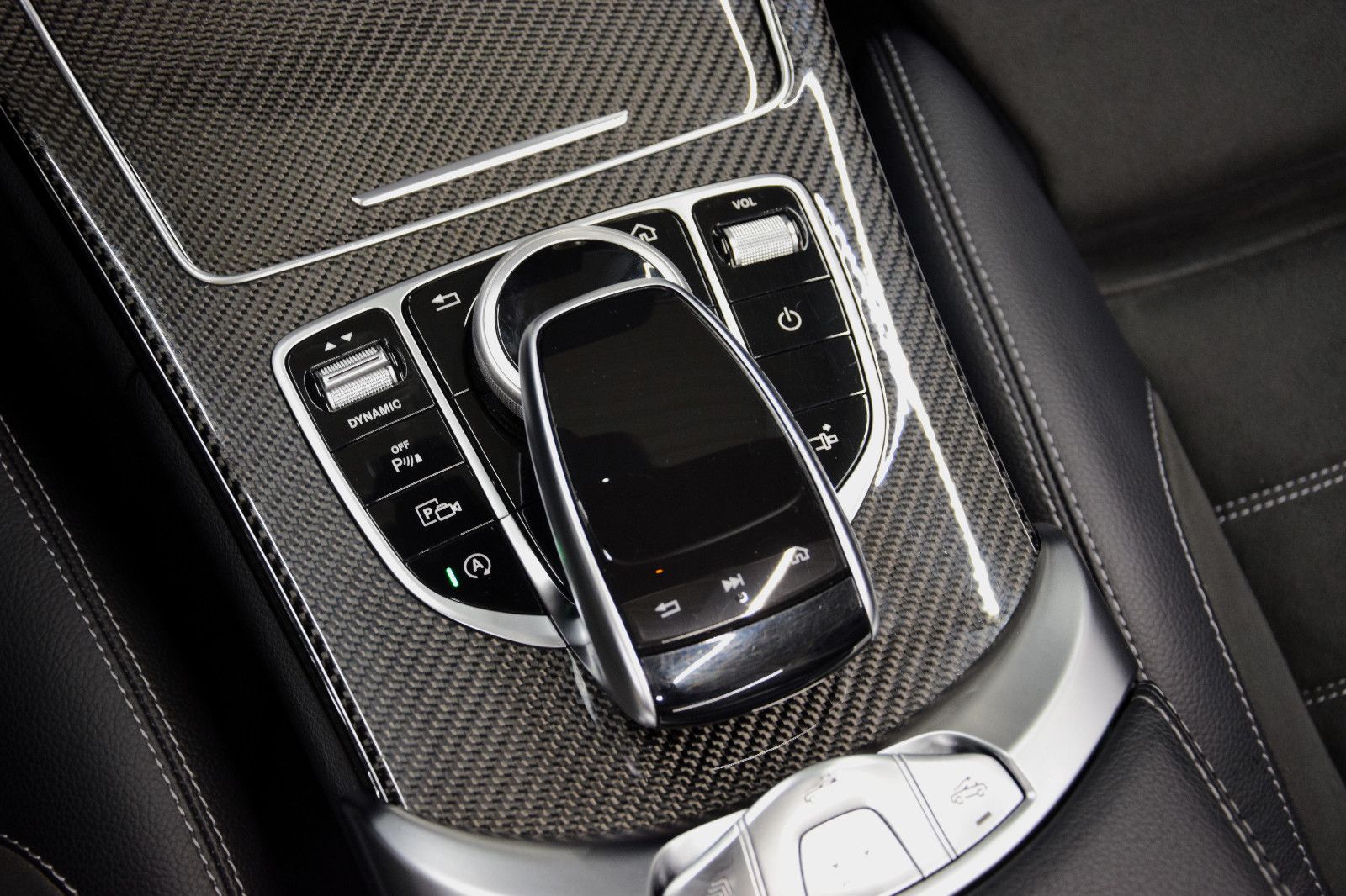 Fahrzeugabbildung Mercedes-Benz C 200 Cabrio 9G-TRONIC AMG-Line HuD Kamera LED