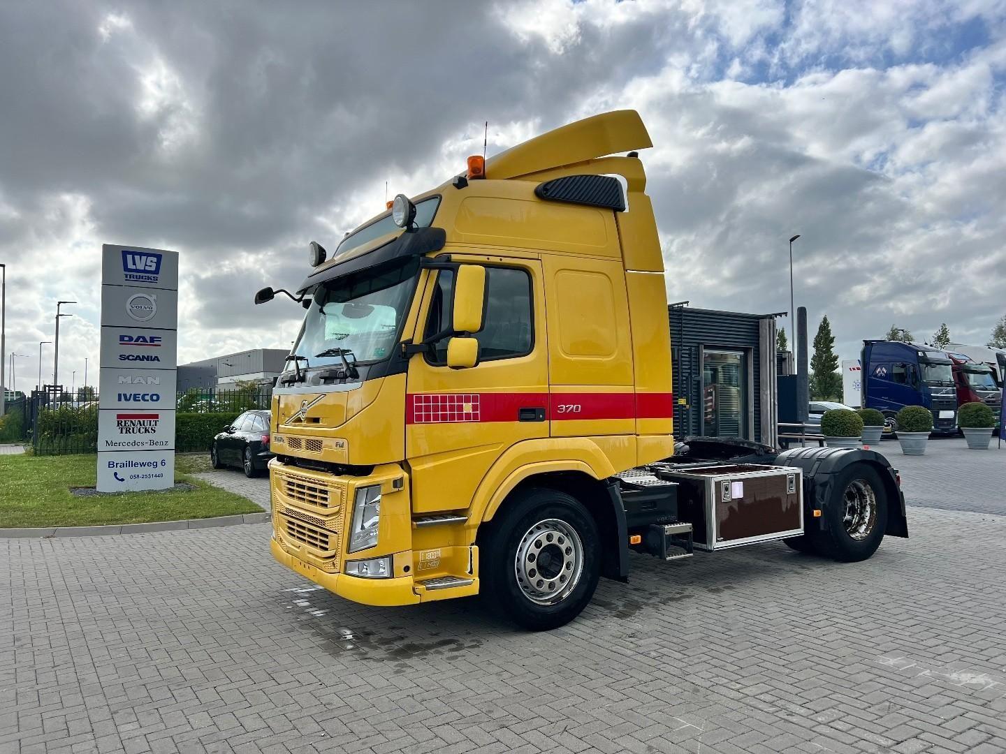 Volvo FM 370 4x2 trekker Globetrotter / Low km 365.000