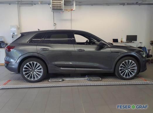 Audi Q8 e-tron 55 S Line AHK,Matrix,PDC+,RFK,Sportsit imagem 3
