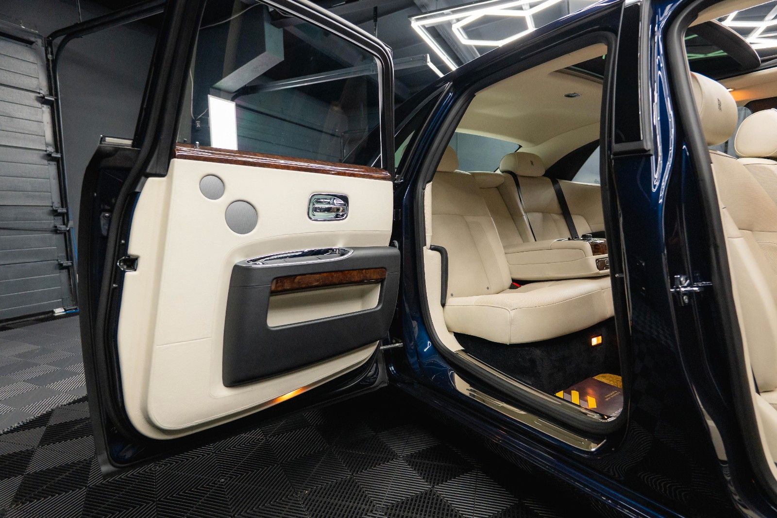 Fahrzeugabbildung Rolls-Royce Ghost V12 Full Service *Panorama*TV*360*HU*19%*