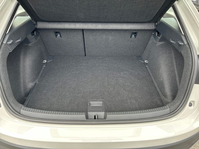 Fahrzeugabbildung Volkswagen Taigo 1,5 TSI DSG LIFE IQDRIVE AHK NAVI KEYLESS