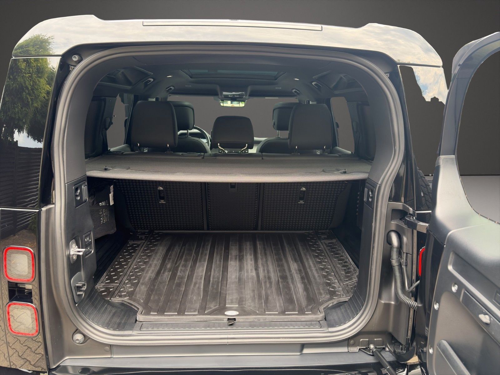 Fahrzeugabbildung Land Rover Defender 110 P425 X-Dynamic HSE MY2026