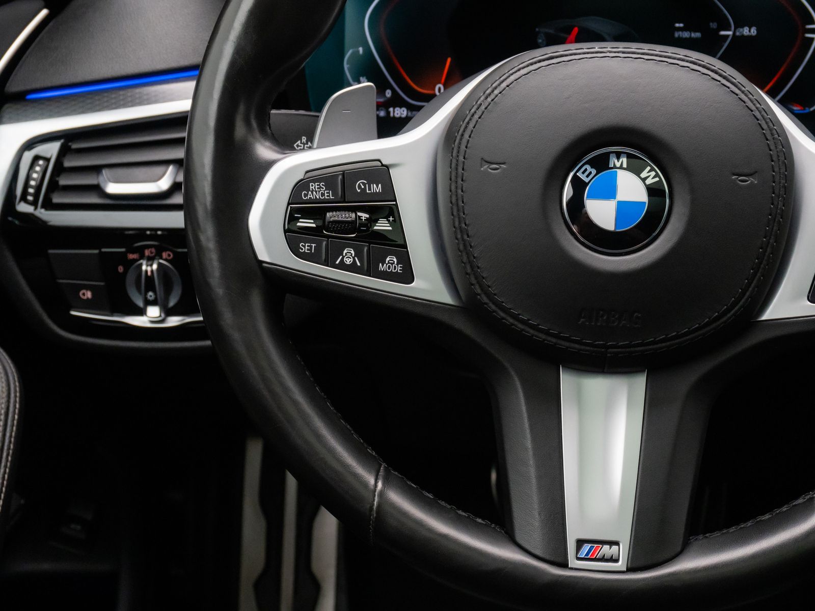 Fahrzeugabbildung BMW 540i xD M Sport 360°Memory DAB AHK Belüftung H/K