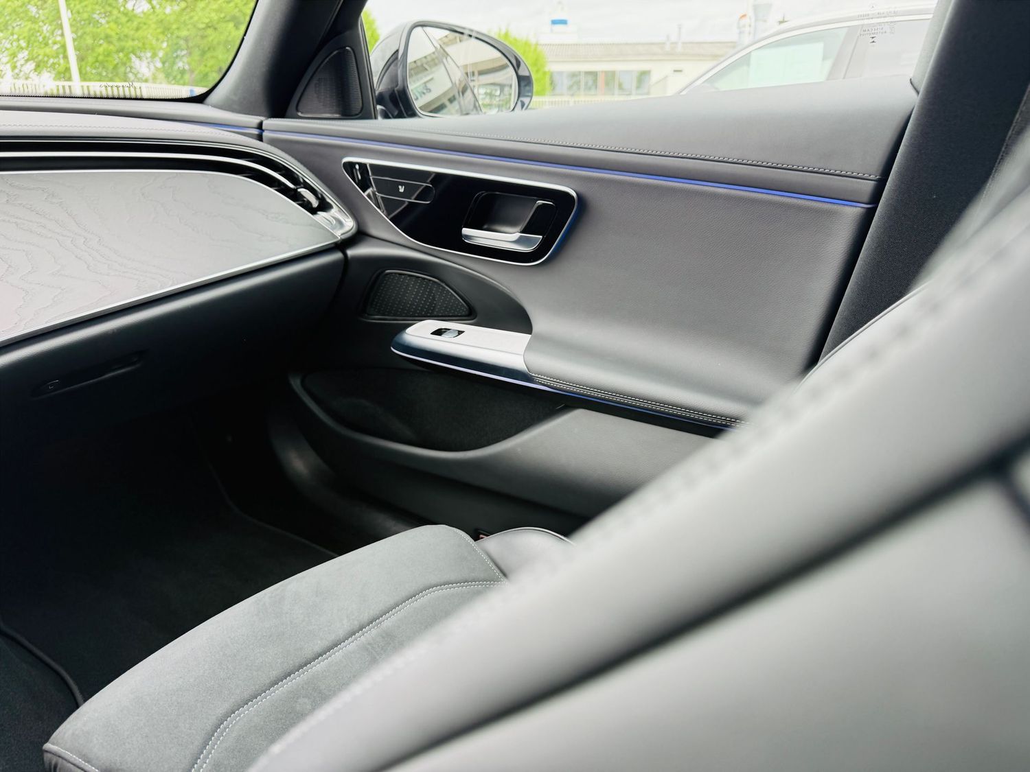 Fahrzeugabbildung Mercedes-Benz E 220 d AMG & NIGHT Paket, Distronic, Totw, LED,