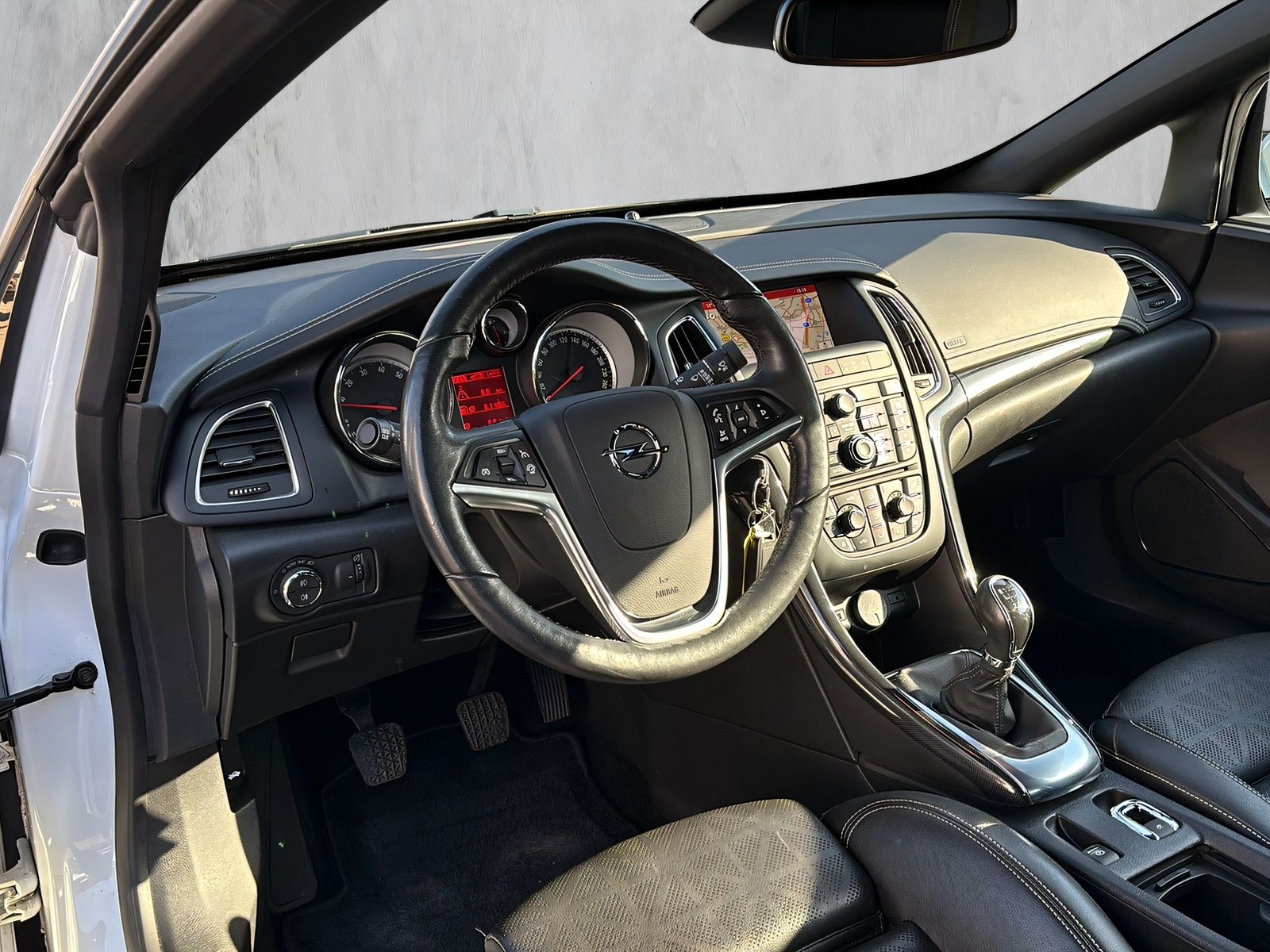 Fahrzeugabbildung Opel Cascada 1.4i INNOVATION NAVI LEDER XENON RF KAM