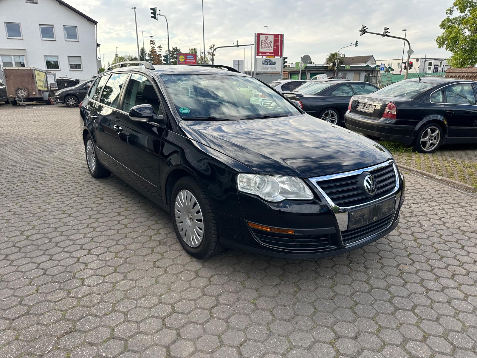 Volkswagen Passat Variant Trendline  AHK 1Hand