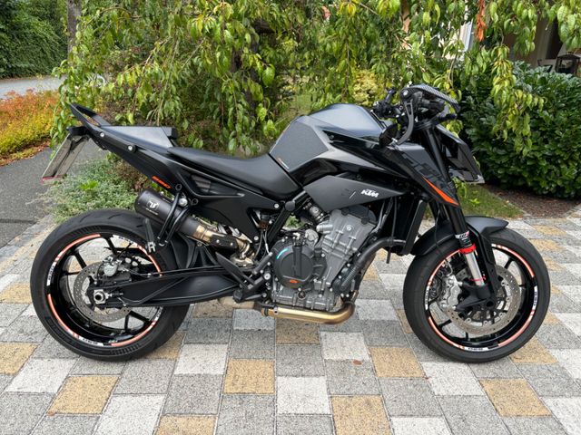 KTM Duke 890