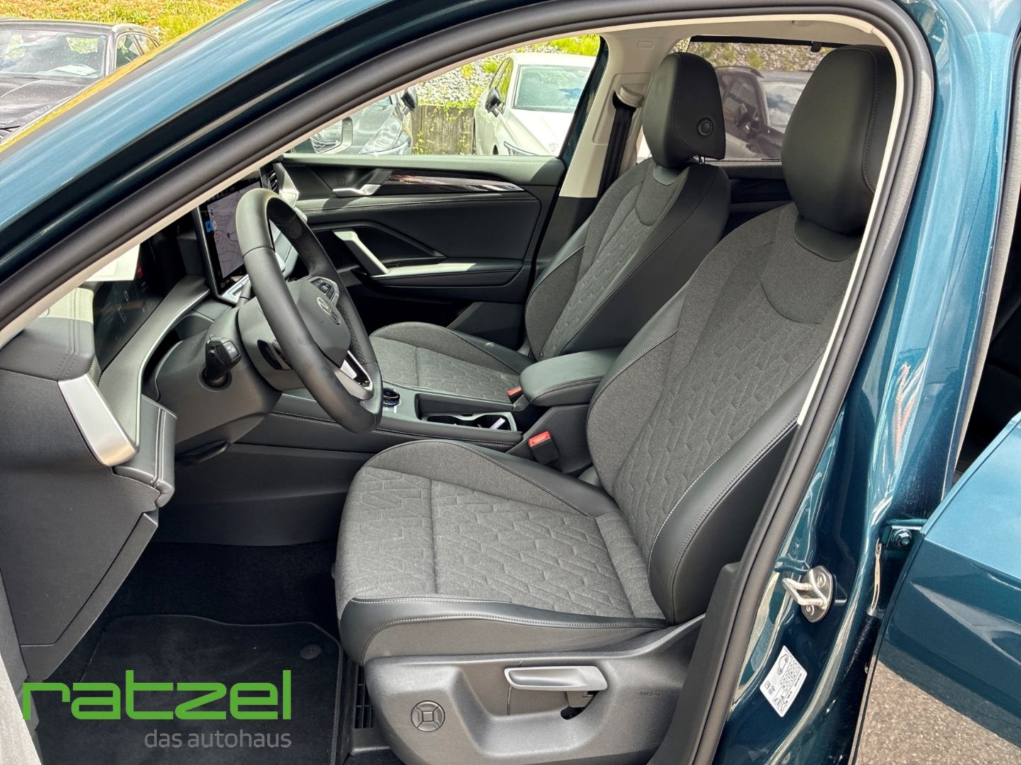 Fahrzeugabbildung Volkswagen Tayron 1.5 eTSI 5Jahre Garantie StandHZG AHK-kla